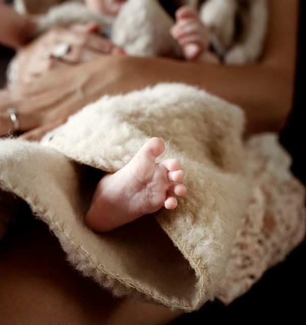 Wollen capuchondeken wikkeldeken voor Baby Woolskins beige